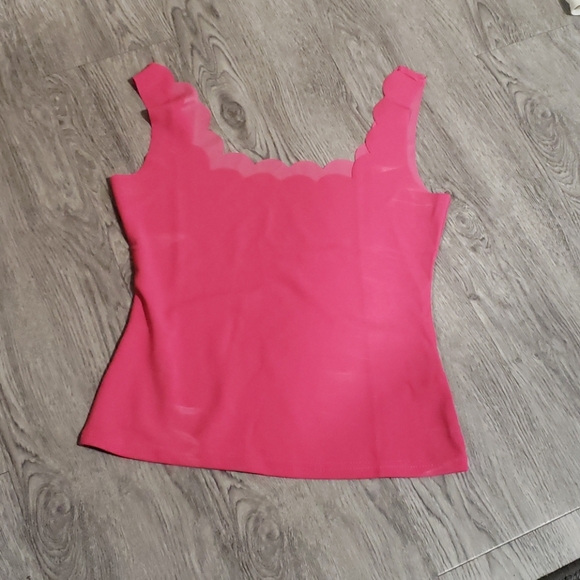 Scalloped neck pink tank top - Picture 1 of 1